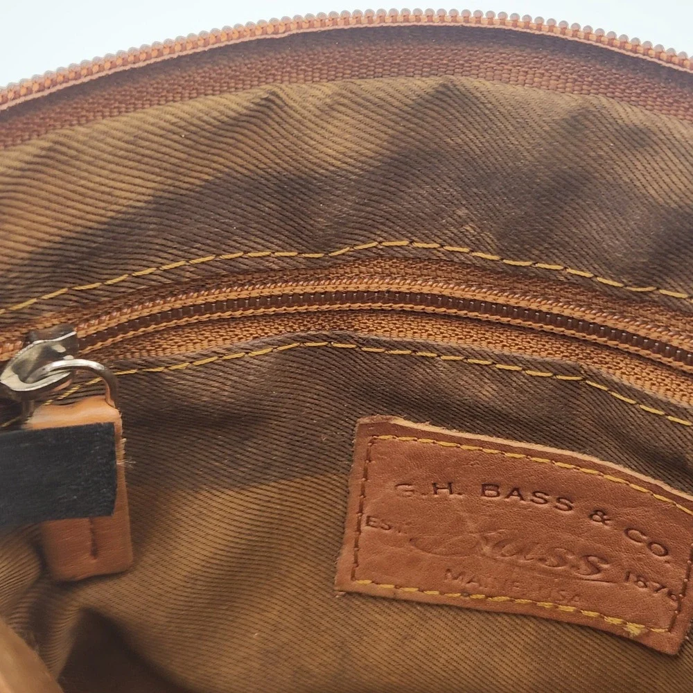 G.H. Bass & Co Brown Leather Crossbody‎ Bag Zip Top Small